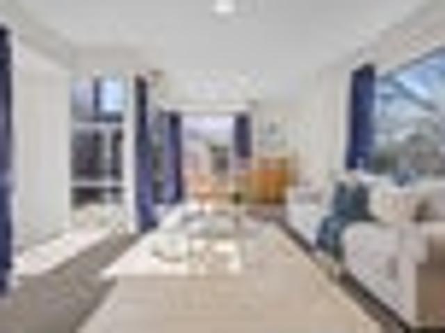 Townhouse for sale in Addington, Canterbury