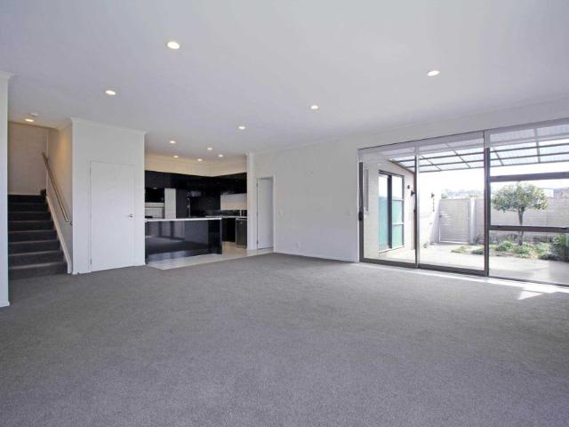 Townhouse for rent in Stonefields, Ōrākei