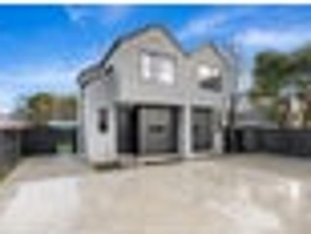 Townhouse for sale in Addington, Canterbury