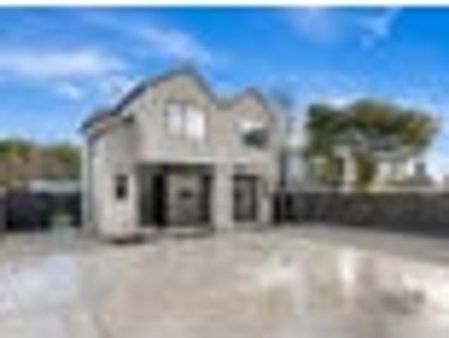Townhouse for sale in Addington, Canterbury