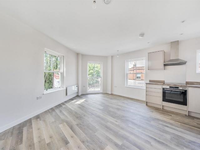 Apartment for rent in Norbiton, Greater London