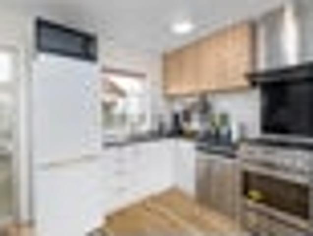 Apartment for sale in Chaslands, Canterbury