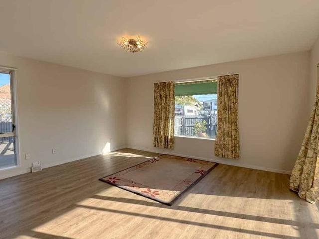 Apartment for rent in Chaslands, Canterbury