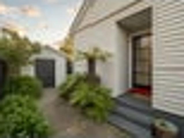 House for sale in Chaslands, Canterbury