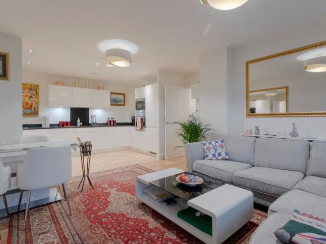 Apartment for rent in Poplar Grove, Greater London