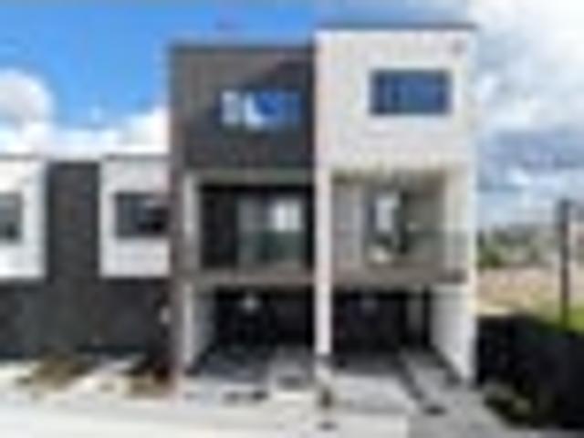 Townhouse for sale in Paremoremo