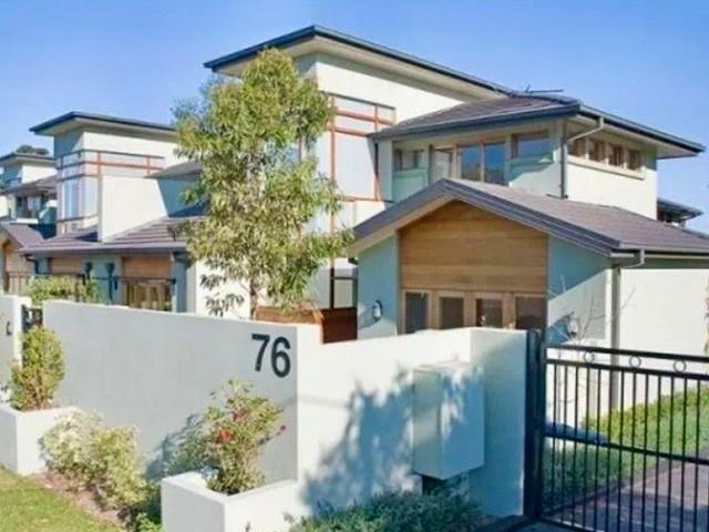 Townhouse for rent in Lower North Shore, Sydney
