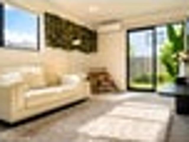 Townhouse for sale in Addington, Canterbury