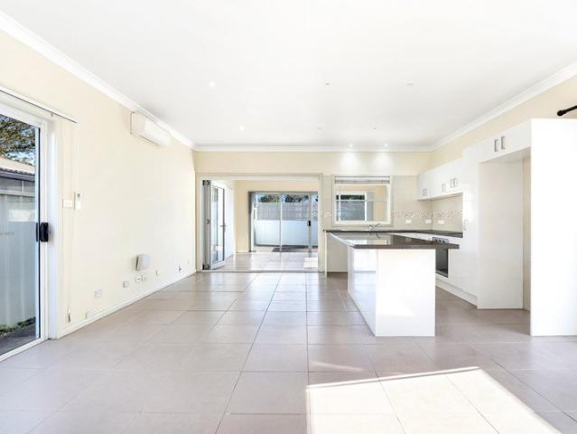 Villa for rent in Wollongong West, New South Wales