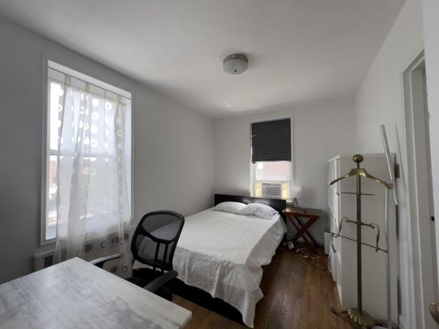 Room for rent in Arverne, New York