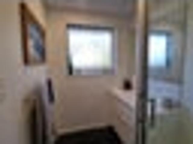 Townhouse for sale in Chaslands, Canterbury