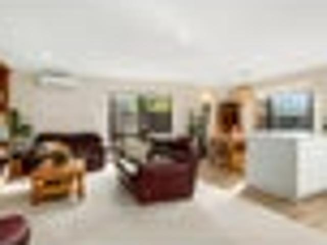 Townhouse for sale in Linden, Wellington