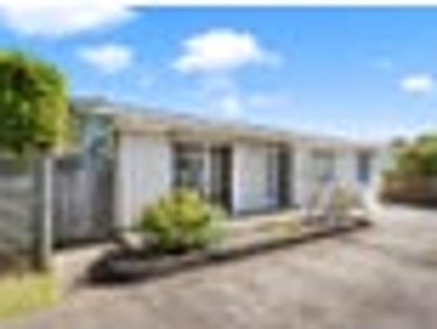 House for sale in Oratia