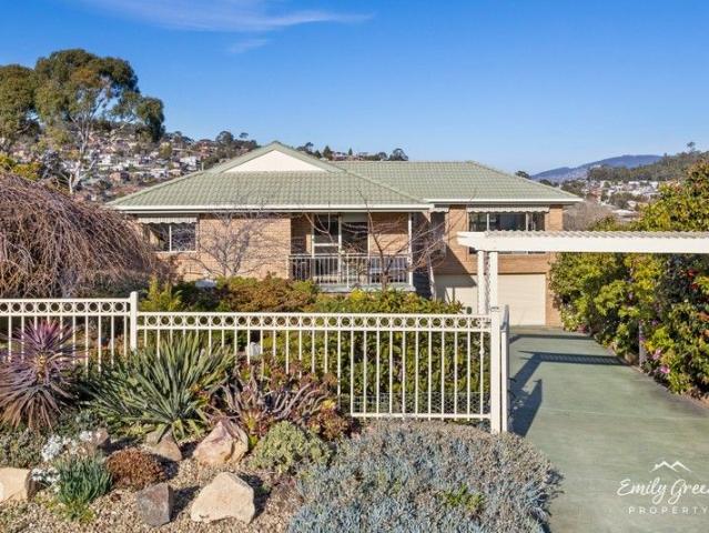 House for sale in Geilston Bay