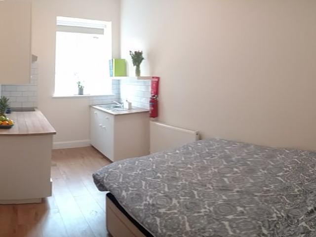 Studio for rent in North Kensington, Greater London