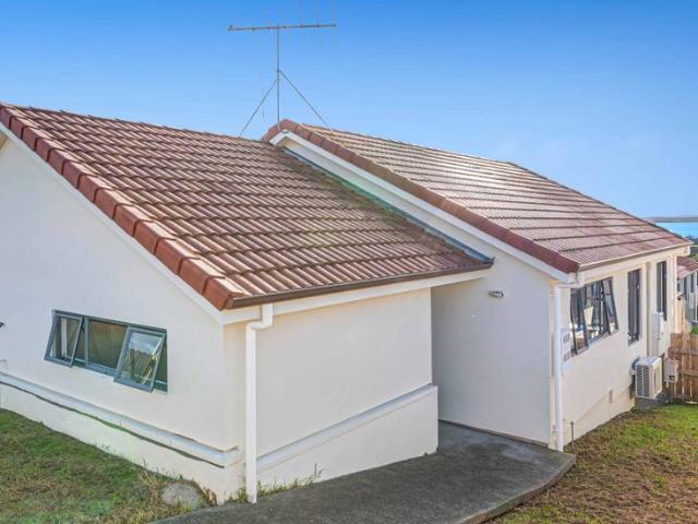 Townhouse for rent in Whangaparaoa