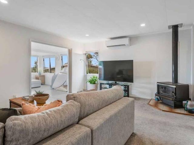 House for rent in Paremoremo