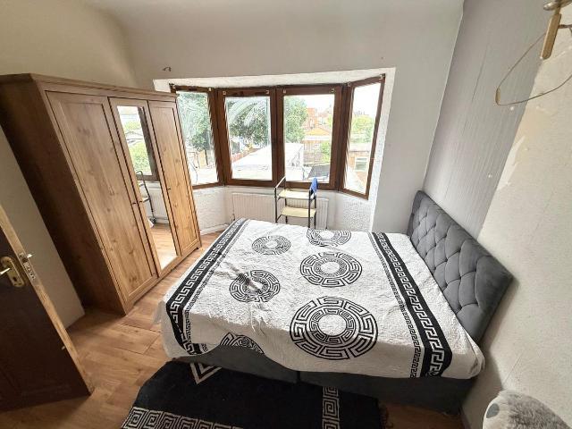 Apartment for rent in London Borough of Ealing, Greenford