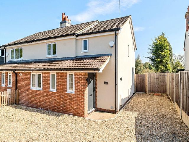 House for rent in Wrecclesham, Fole