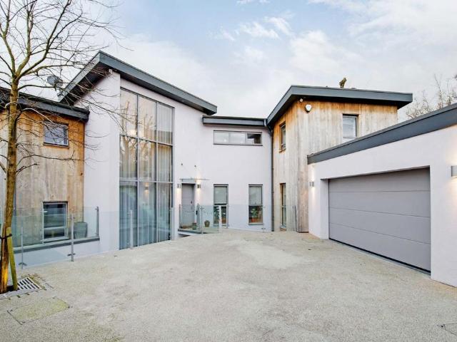 House for rent in London Borough of Merton, Raynes Park