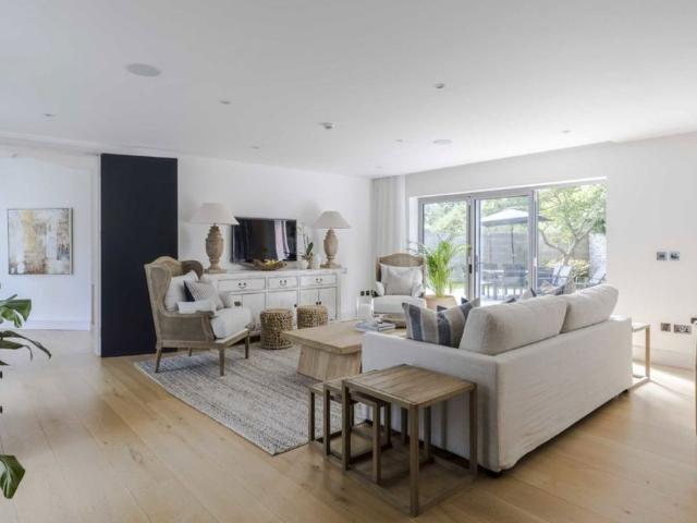 House for rent in London Borough of Merton, Raynes Park