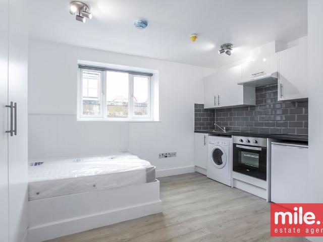 Studio for rent in Kingsbury, Greater London