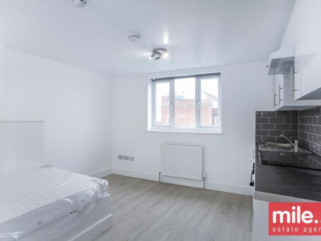Studio for rent in Kingsbury, Greater London