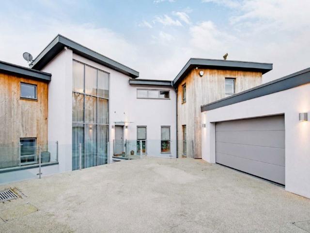 House for rent in London Borough of Merton, Raynes Park