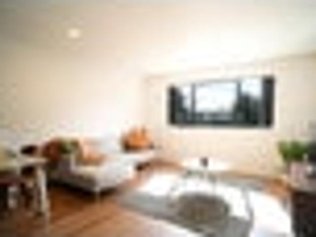 Townhouse for rent in Waitākere Ranges, Oratia
