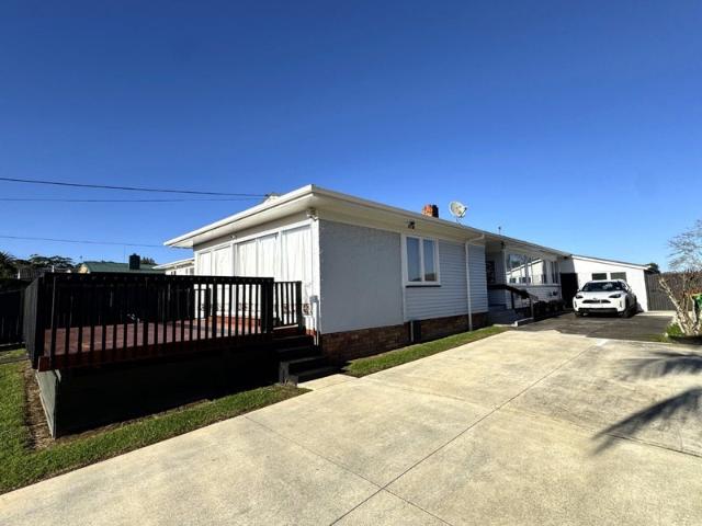 House for rent in Oratia
