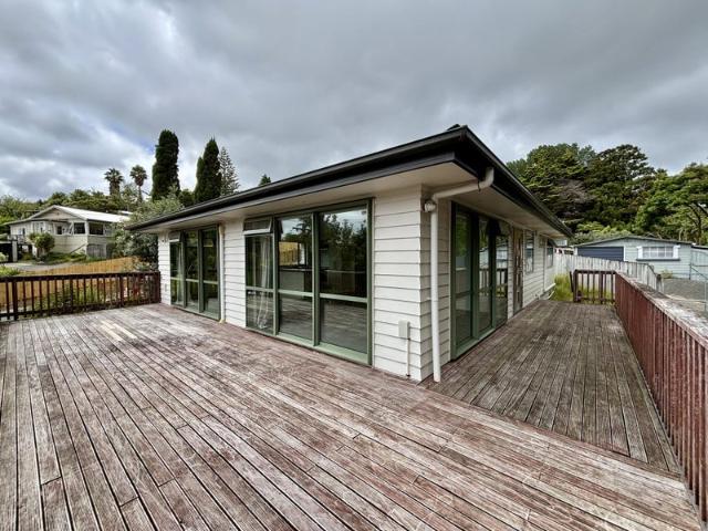 House for rent in Oratia