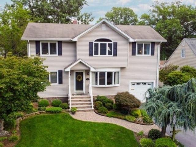 House for sale in Clark