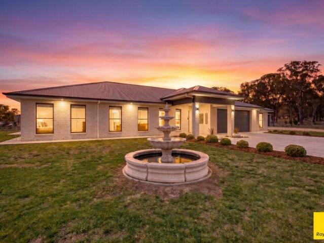 Cottage for sale in Glen Innes, New South Wales