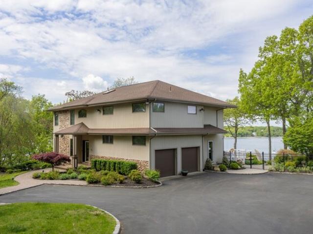 House for sale in Port Jefferson House for sale in Port Jefferson