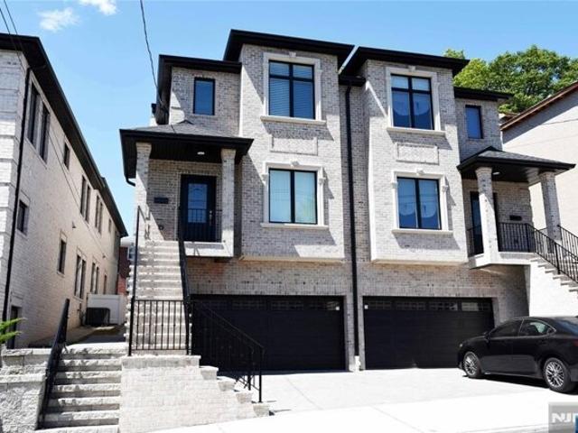 House for sale in Palisades Park