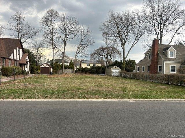 Land for sale in Bohemia, New York
