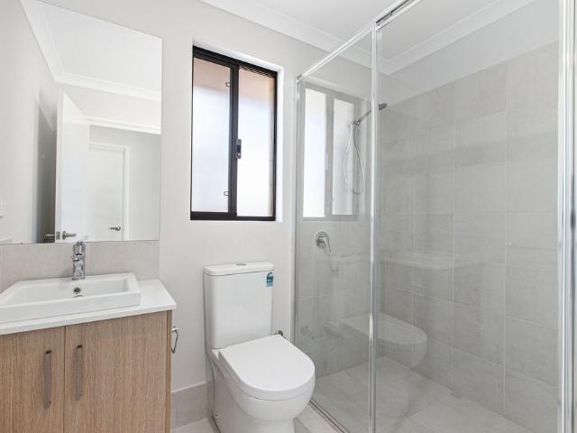 House for rent in Lakelands