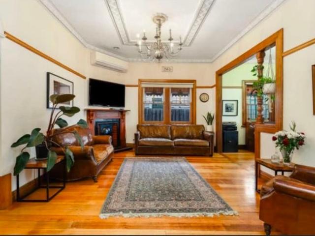 Room for rent in Sunshine, Melbourne
