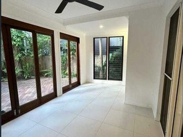 Townhouse for rent in Sunshine Beach, Queensland