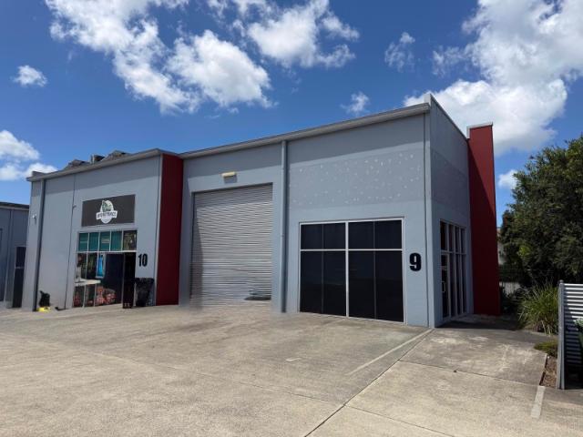 Warehouse for rent in Kings Creek, Queensland