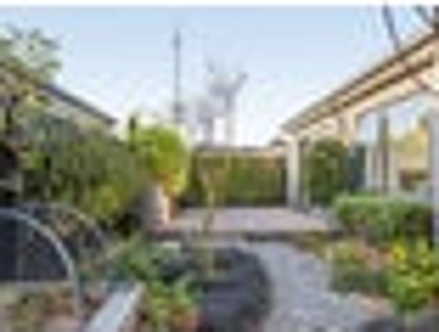 House for sale in Chaslands, Canterbury