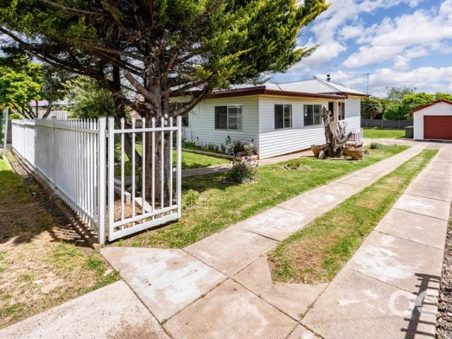 House for sale in Bletchington, Orange