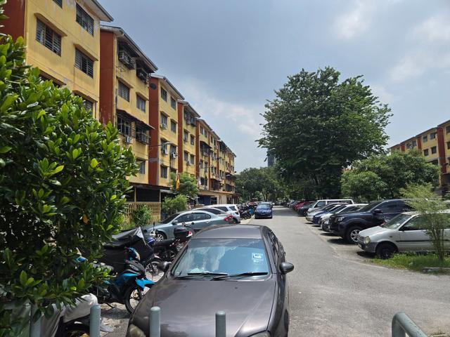 Flat for sale in Petaling, Damansara Damai