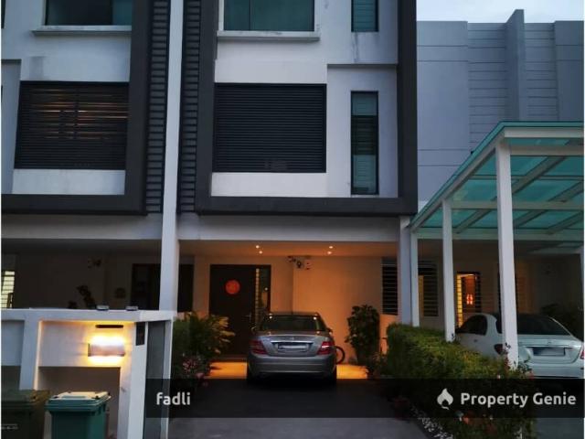 Townhouse for sale in Country Heights Damansara, Kuala Lumpur