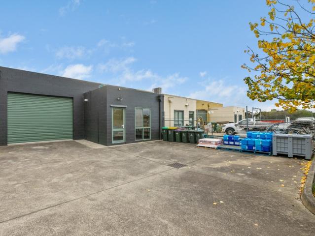 Warehouse for rent in Williamstown