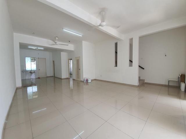 Terraced House for sale in Malaka