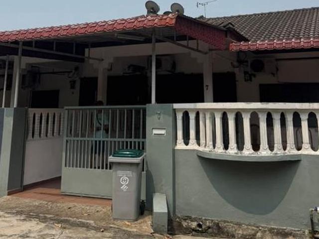 Terraced House for sale in Malaka