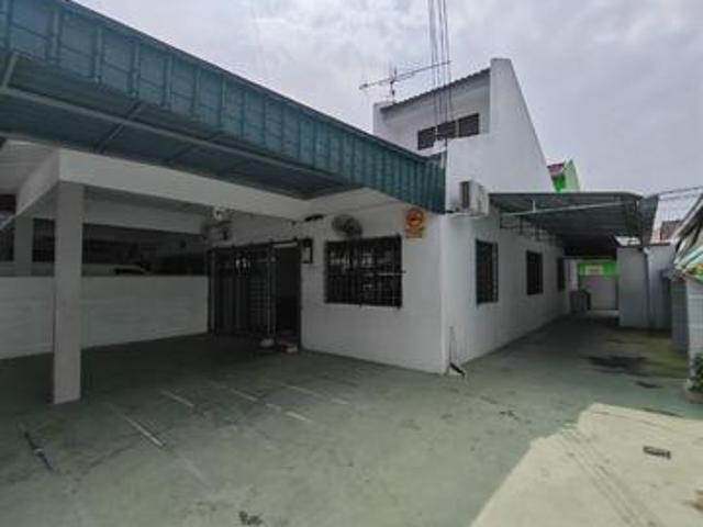 Terraced House for sale in Malaka