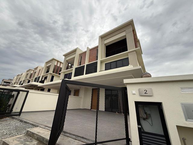 Residential House for sale in Tanjong Sepat, Selangor