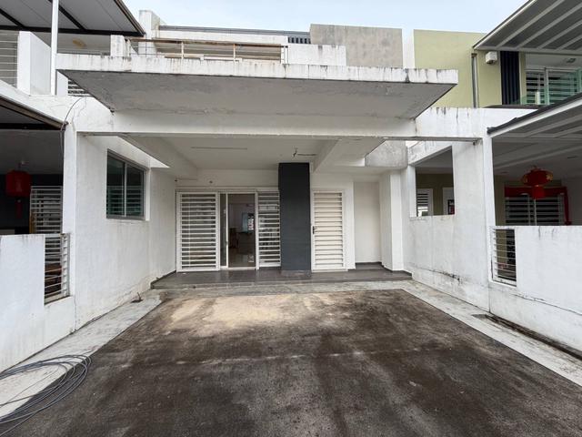 Terraced House for sale in Malaka